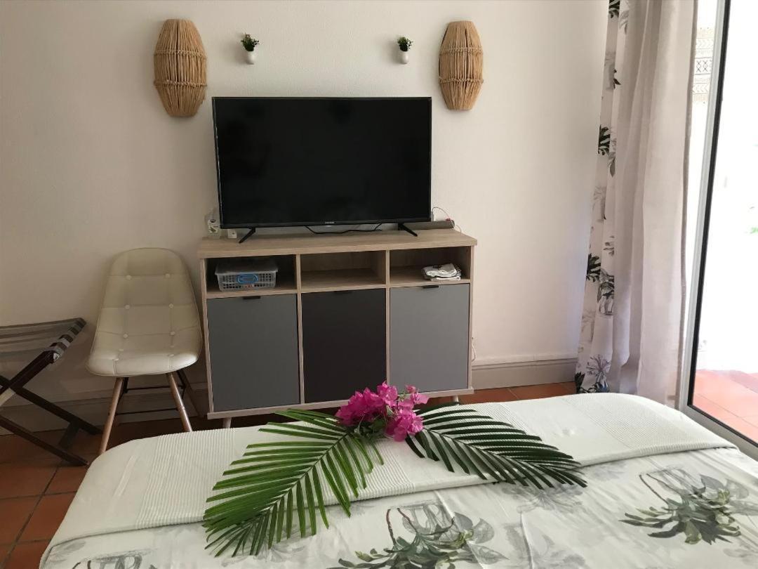 COEUR TIARE studio lounge piscine plage cocotiers Saint-Francois  Esterno foto